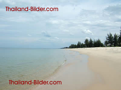 Menschenleerer Strand im Sden von Thailand